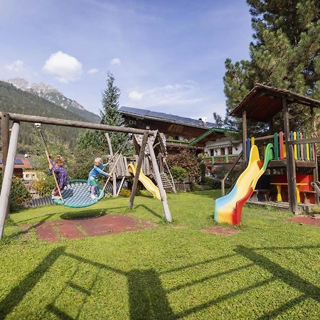 Familien- & Vitalhotel Auenhof Fulpmes Kültér fotó
