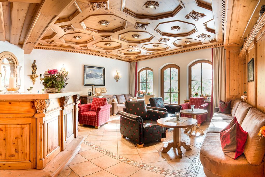 Familien- & Vitalhotel Auenhof Fulpmes Kültér fotó