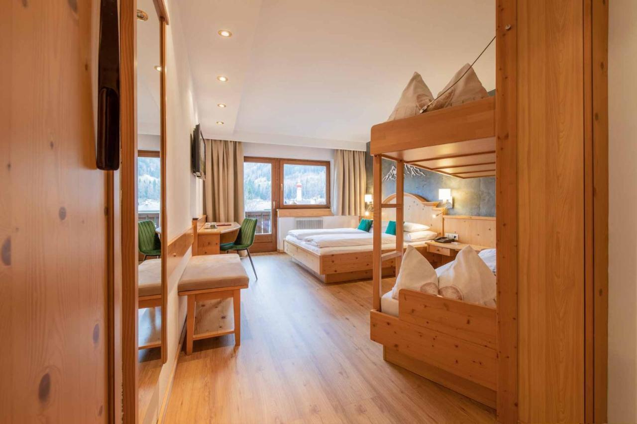 Familien- & Vitalhotel Auenhof Fulpmes Kültér fotó