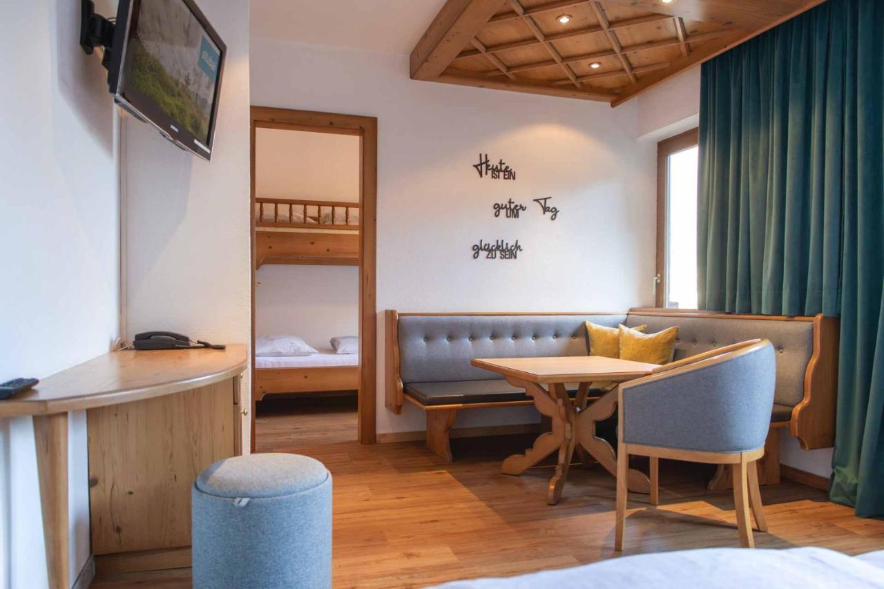 Familien- & Vitalhotel Auenhof Fulpmes Kültér fotó