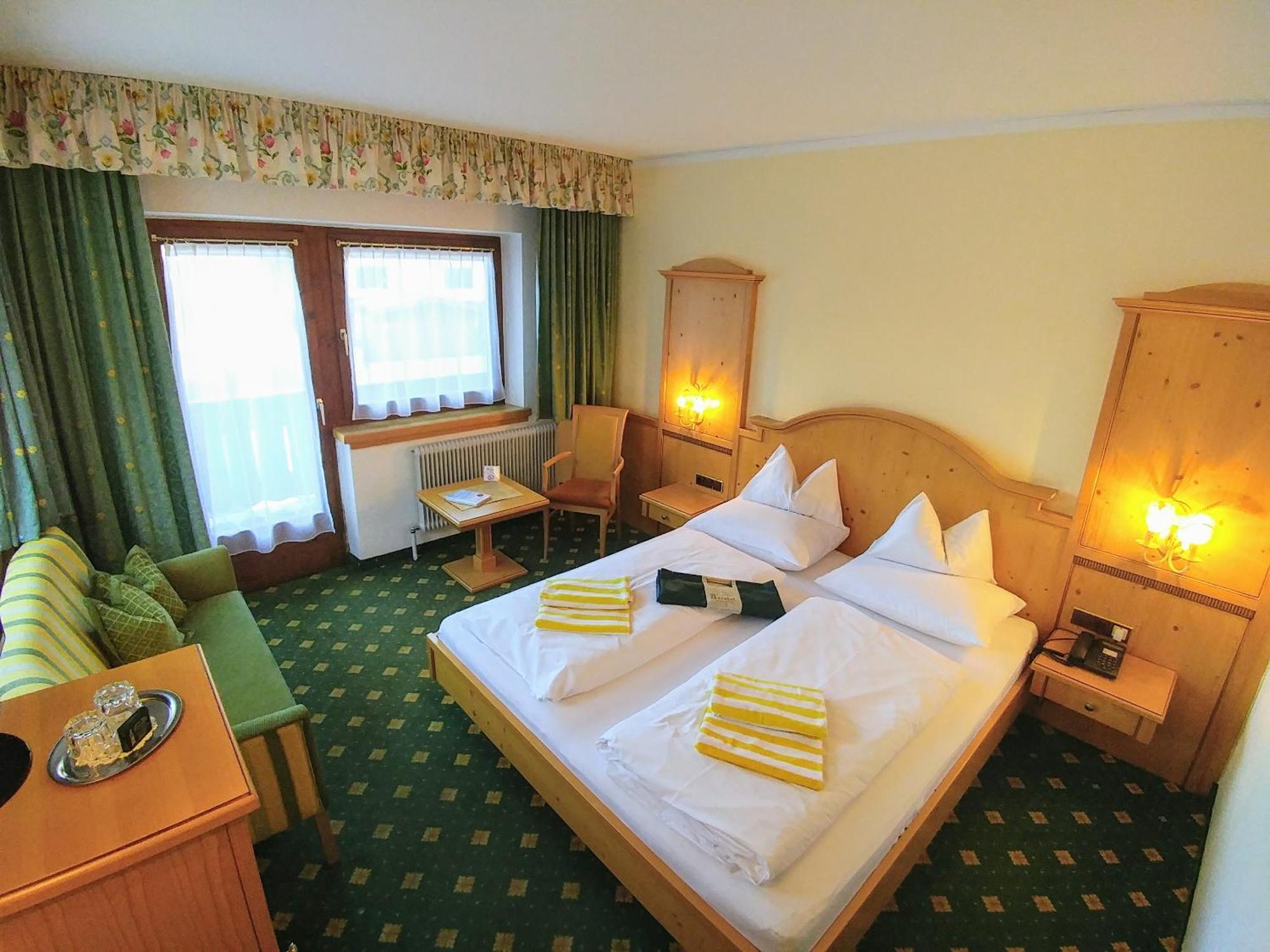 Familien- & Vitalhotel Auenhof Fulpmes Kültér fotó