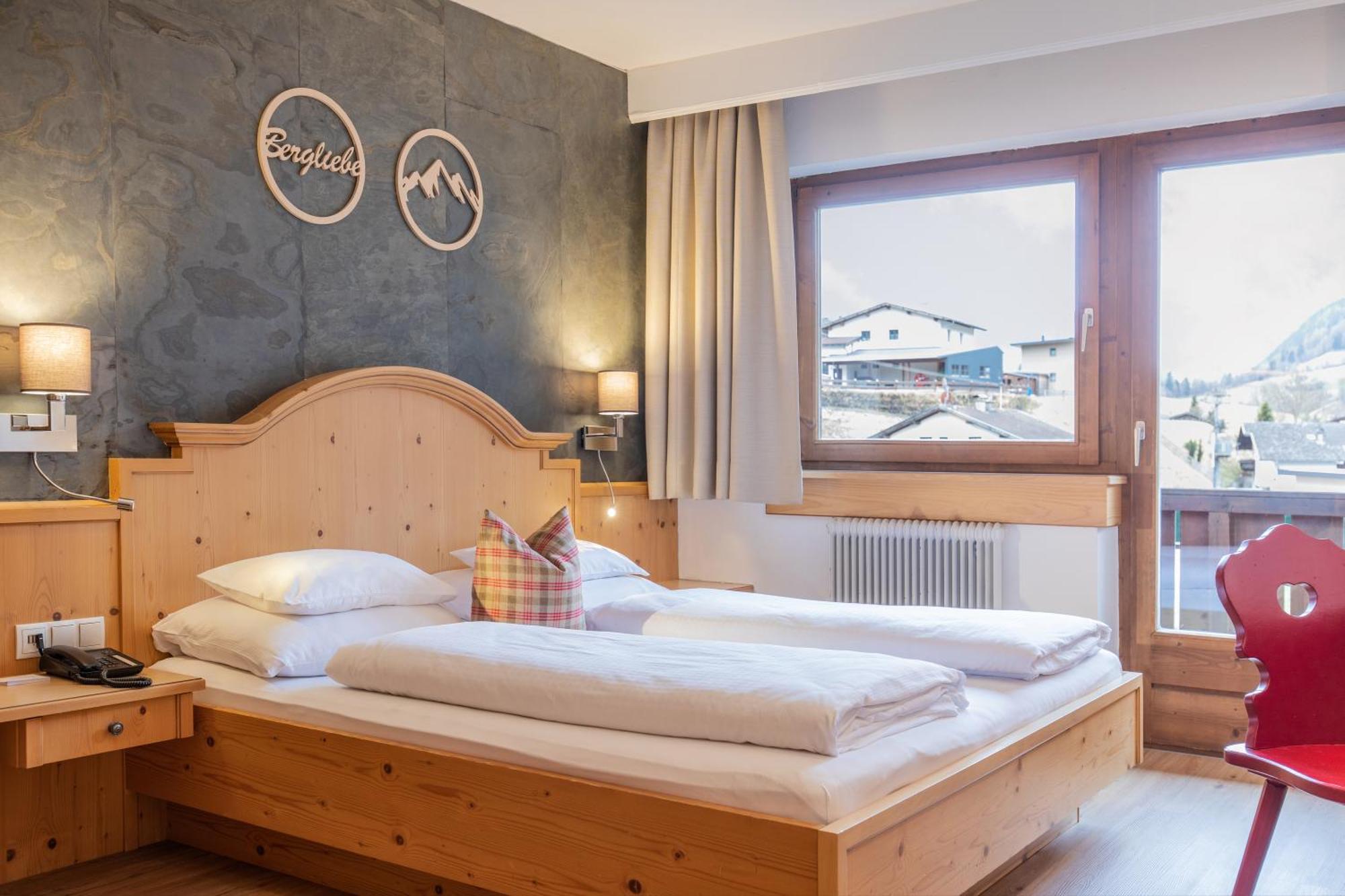 Familien- & Vitalhotel Auenhof Fulpmes Kültér fotó