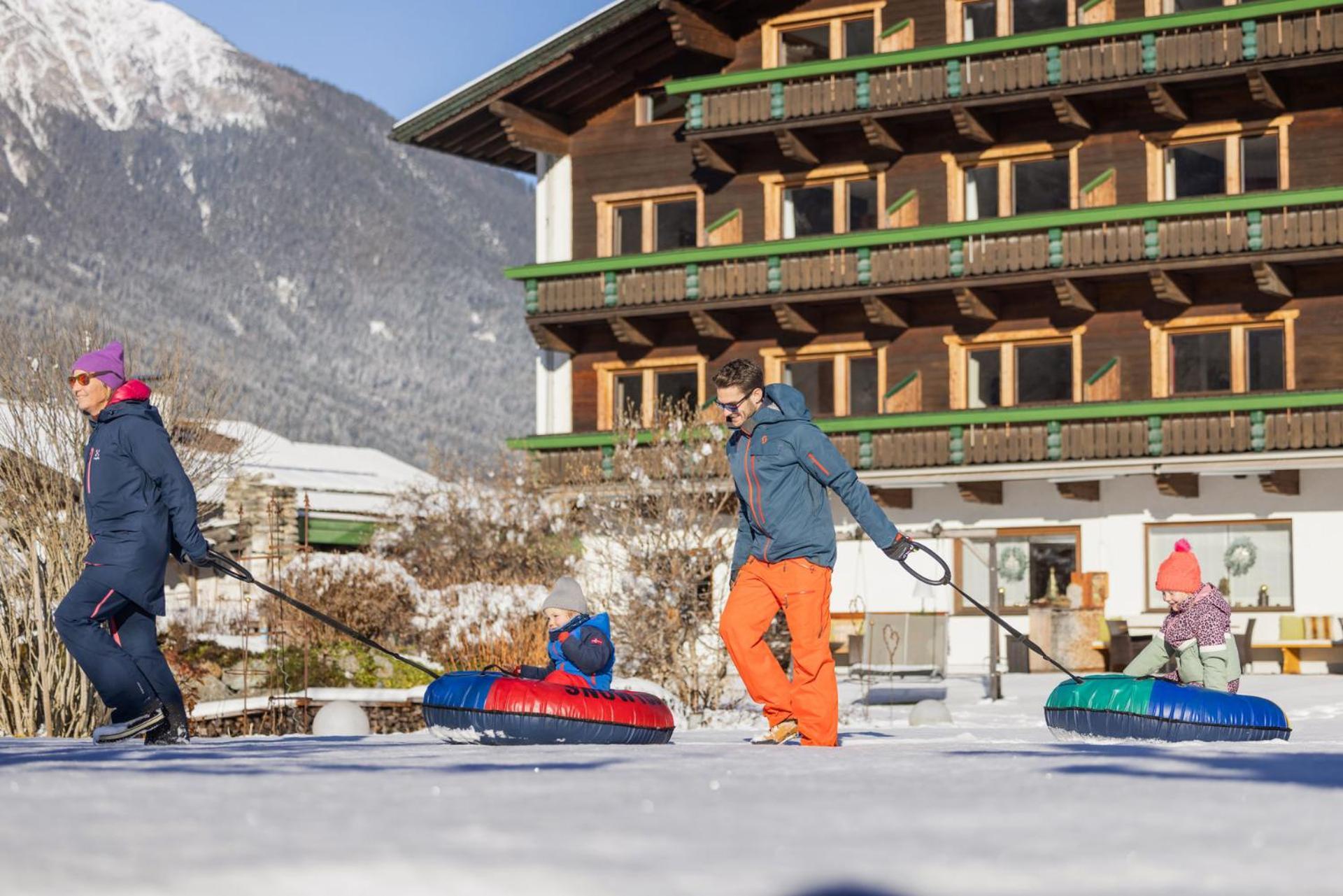 Familien- & Vitalhotel Auenhof Fulpmes Kültér fotó