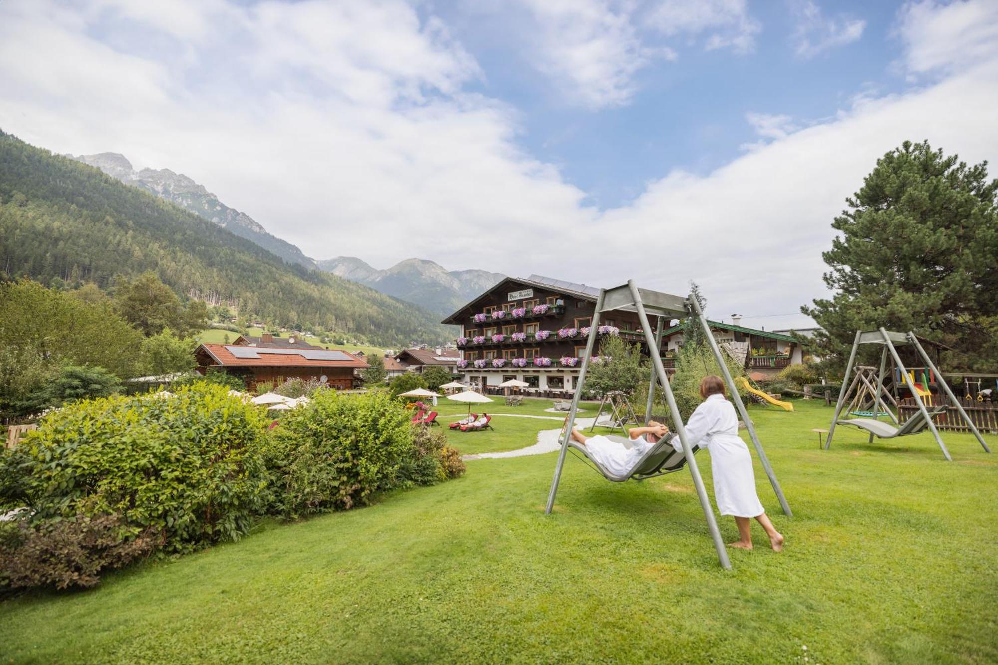 Familien- & Vitalhotel Auenhof Fulpmes Kültér fotó