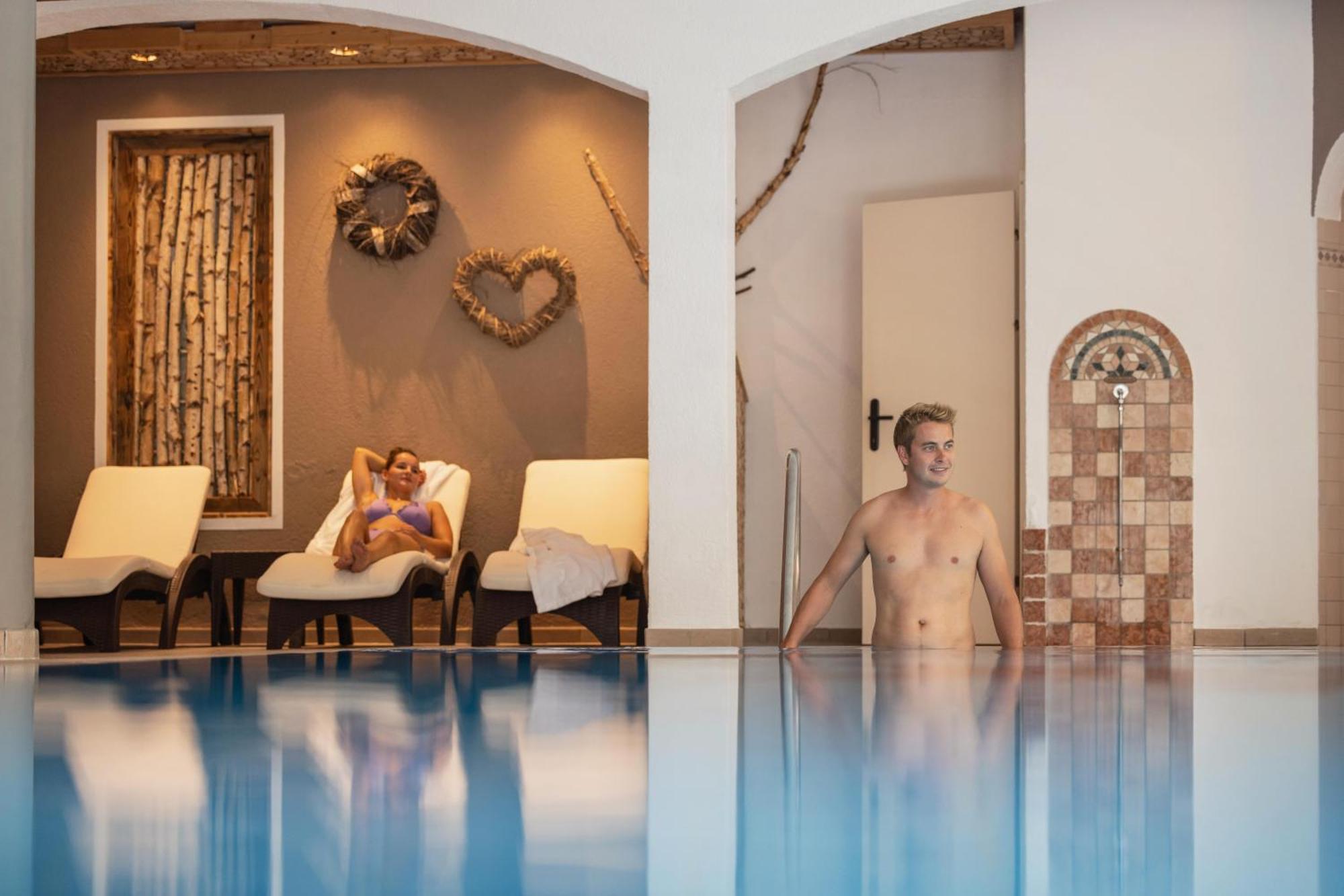 Familien- & Vitalhotel Auenhof Fulpmes Kültér fotó